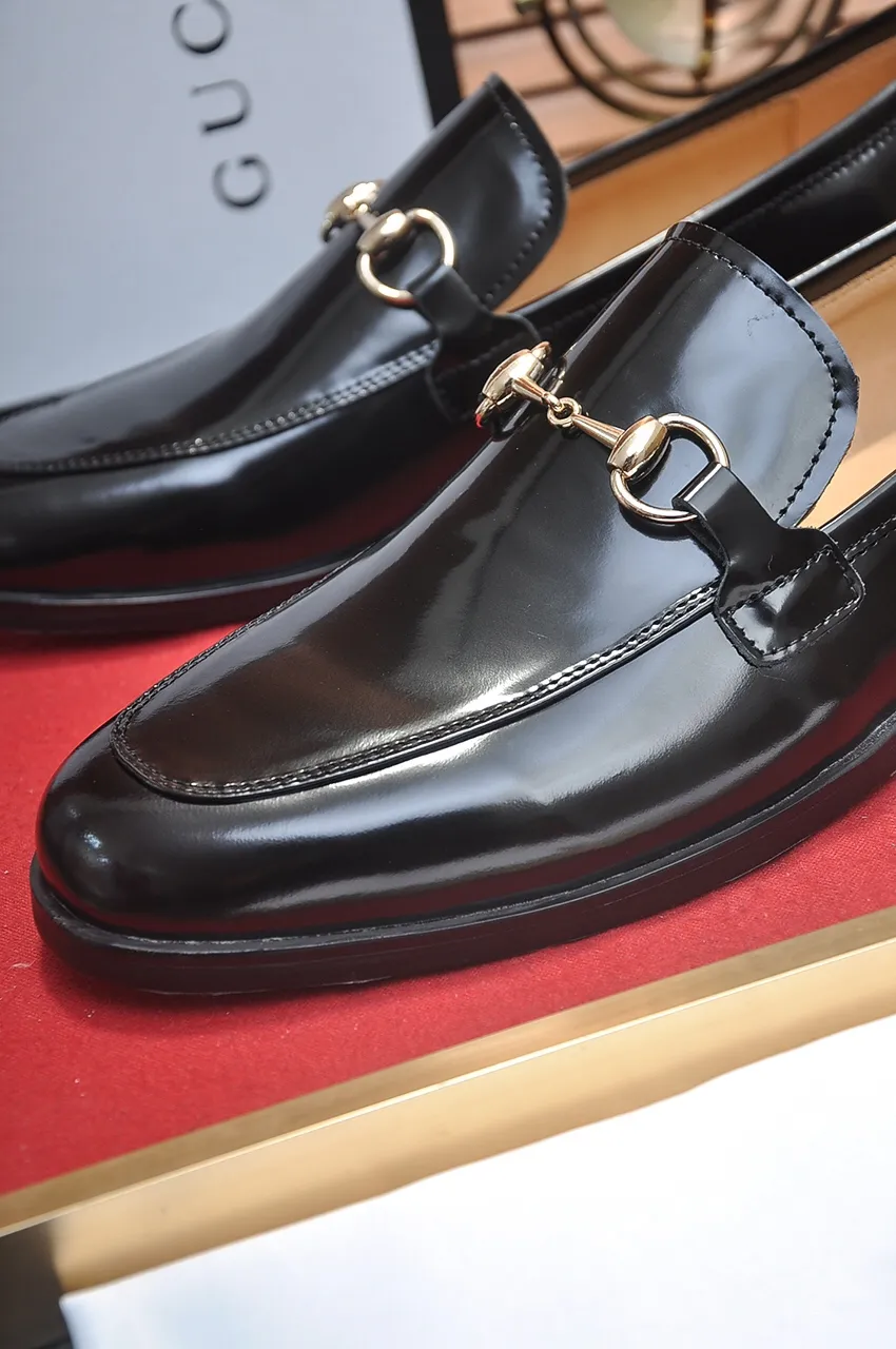 Factory price 540💶Italian top luxury men's shoe giant (GUCCI) (Gucci) (full cowhide lining) new arrival🍃Original European style🔰 Pleasant to the eye😍In order to make the shoes more durable and non-deformable🌀The production continues to follow traditional methods but there is still no lack of innovation💪The original sheepskin is chosen for the leather♻️Smooth, natural and exceptionally bright⭐Made of imported cowhide The rich man’s first choice 38-45 (45 customized)